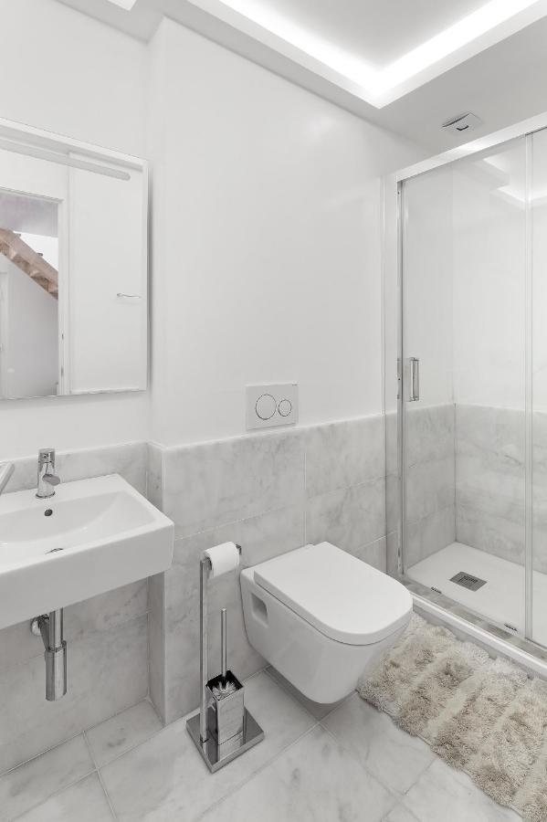Room With Private Bathroom -Alcantara Lisbona Esterno foto
